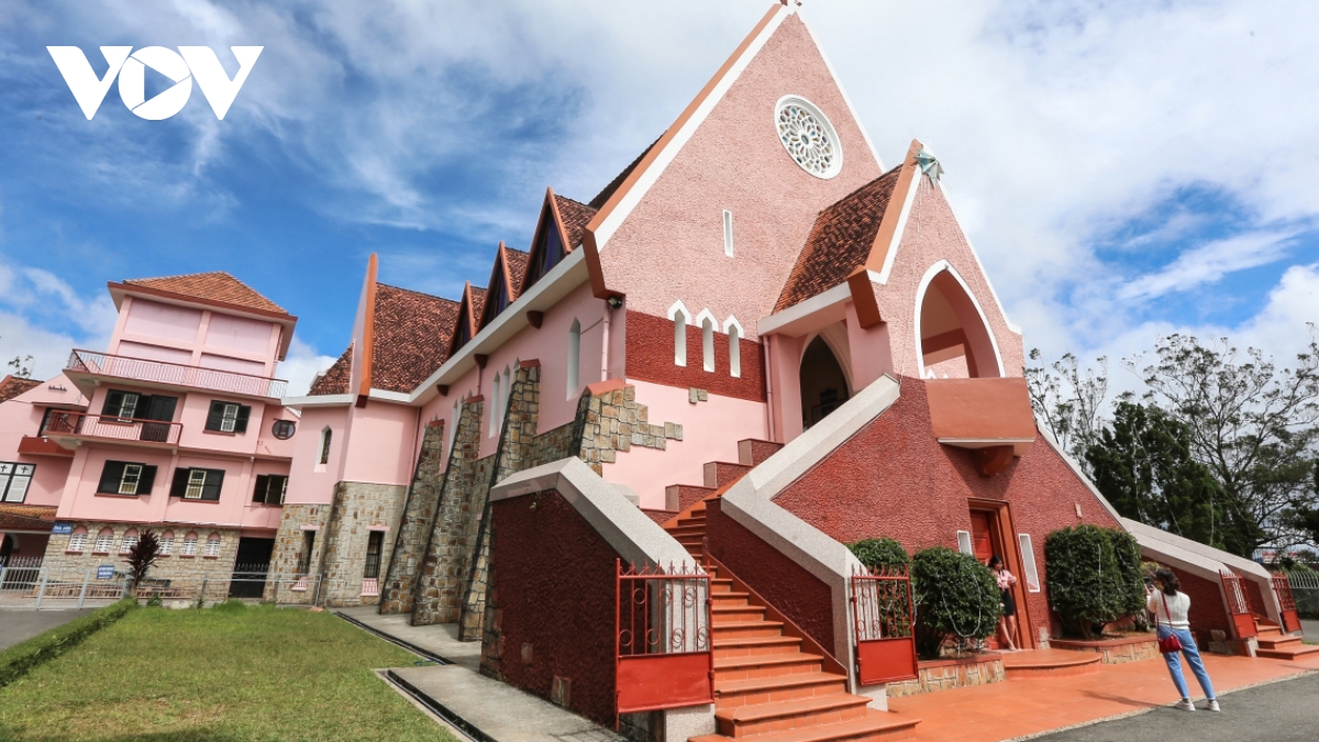 Visiting old pink Catholic church in Da Lat city